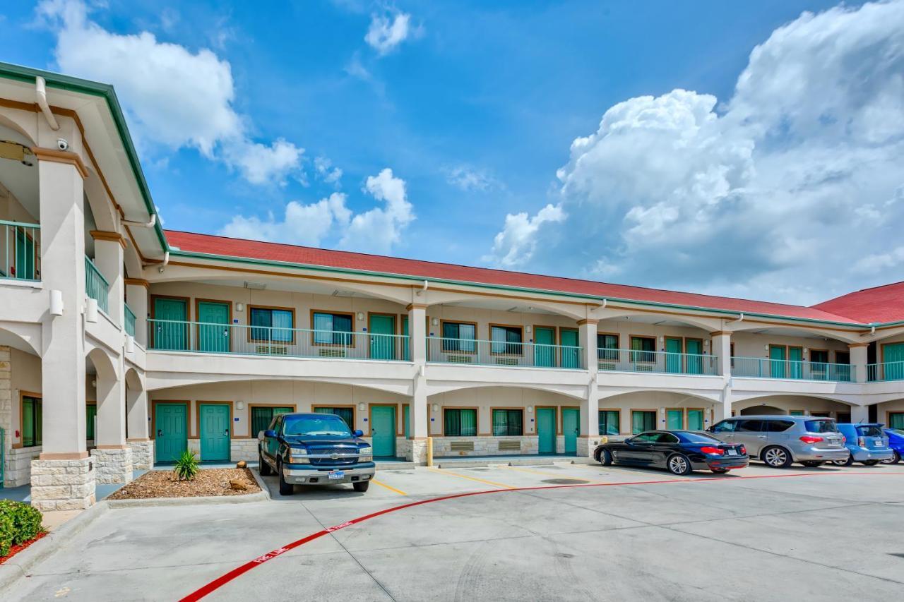 Americas Best Value Inn & Suites Iah Airport North Houston Exterior photo